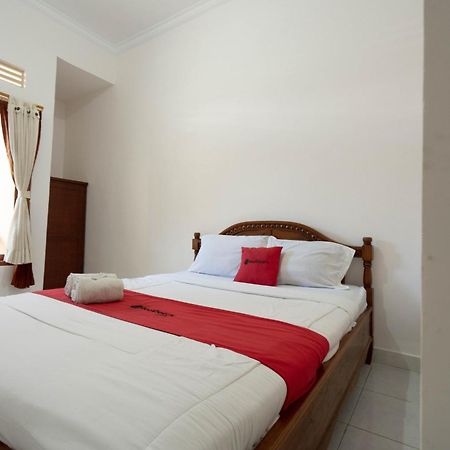 Hotel Reddoorz Near Buleleng Harbour 2 Singaraja Esterno foto
