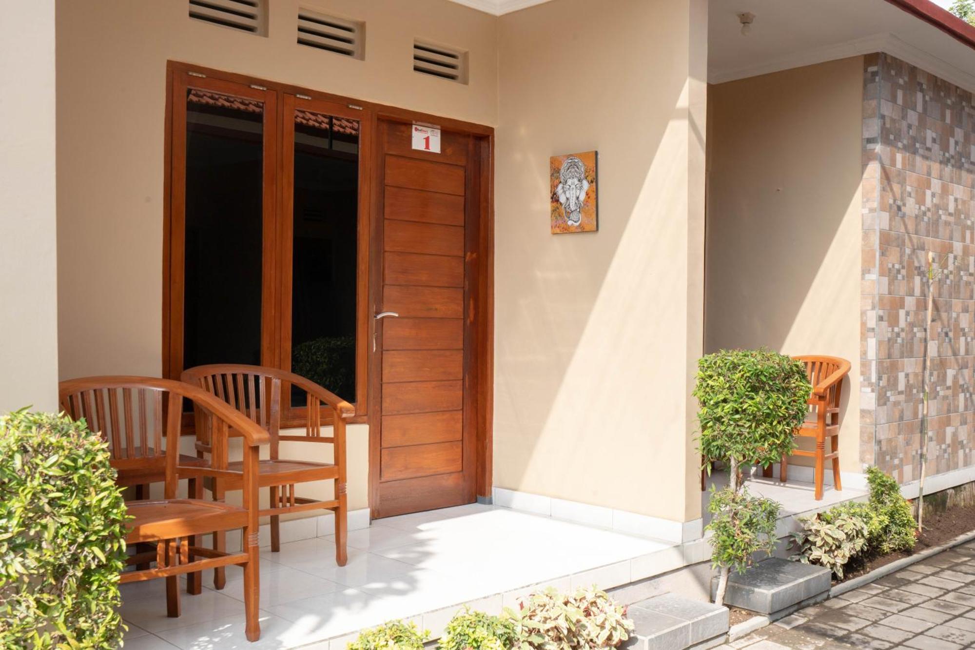 Hotel Reddoorz Near Buleleng Harbour 2 Singaraja Esterno foto