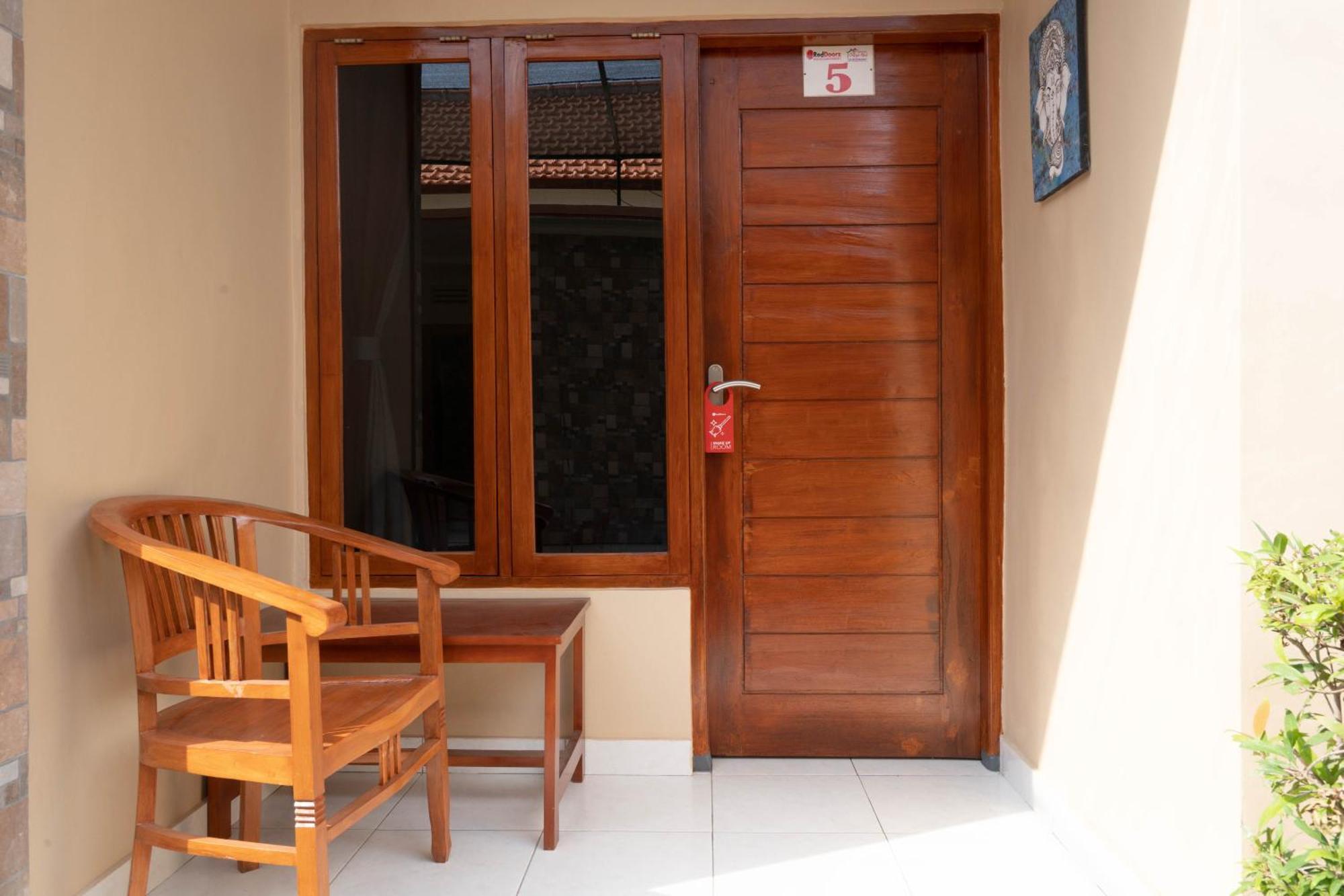 Hotel Reddoorz Near Buleleng Harbour 2 Singaraja Esterno foto