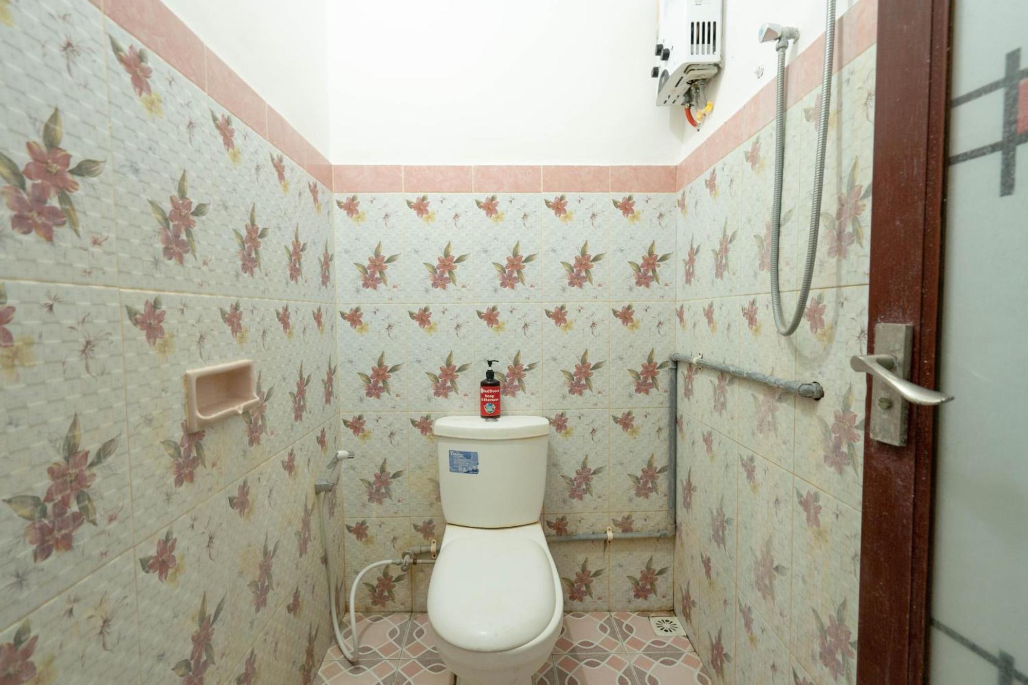 Hotel Reddoorz Near Buleleng Harbour 2 Singaraja Esterno foto