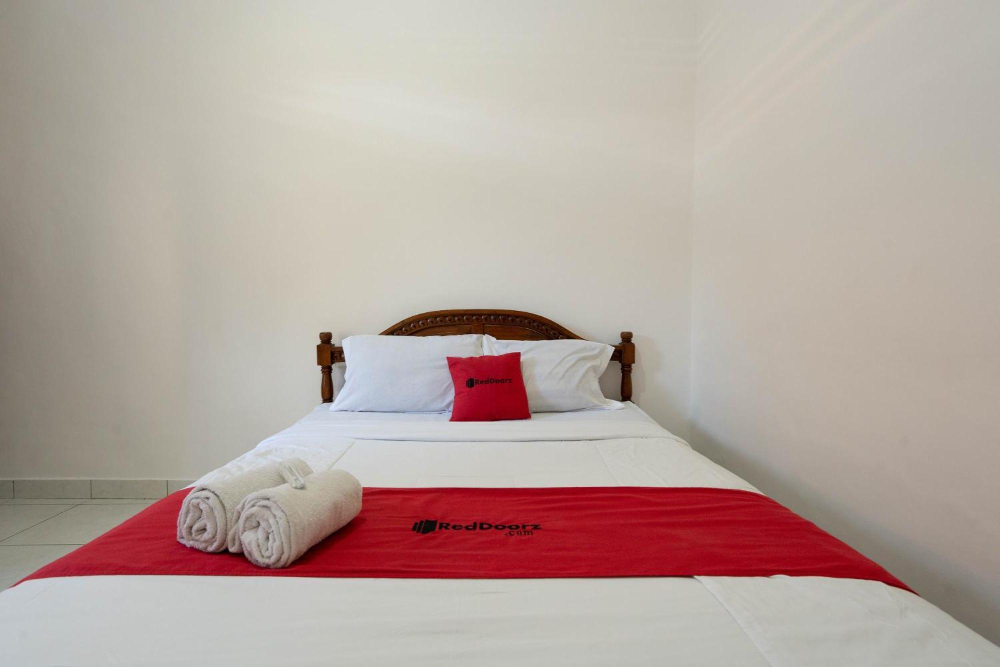 Hotel Reddoorz Near Buleleng Harbour 2 Singaraja Esterno foto