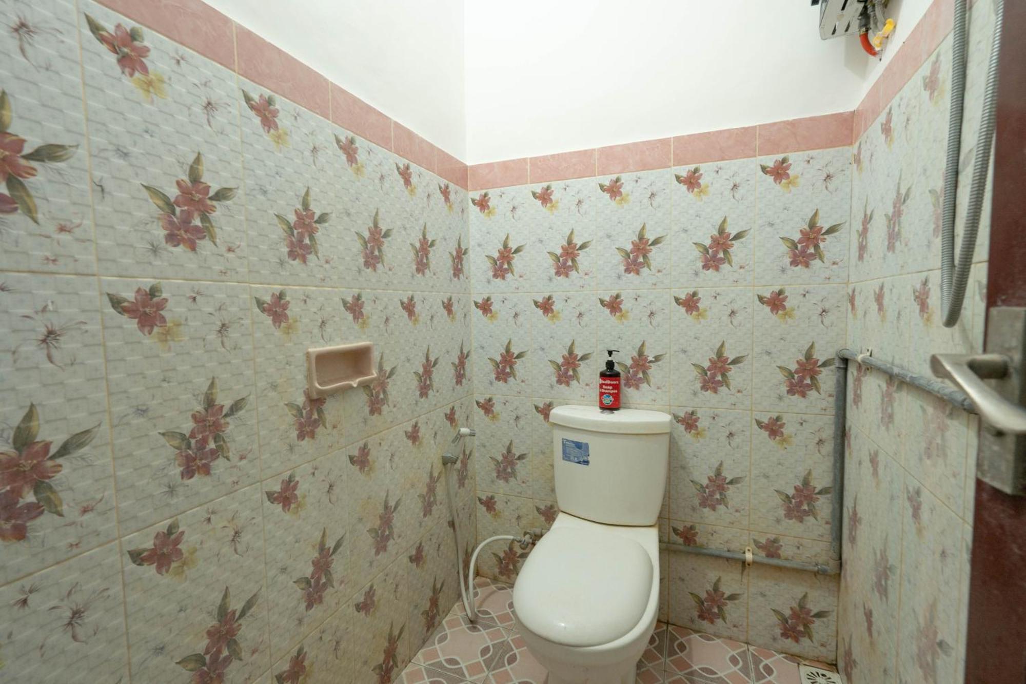 Hotel Reddoorz Near Buleleng Harbour 2 Singaraja Esterno foto