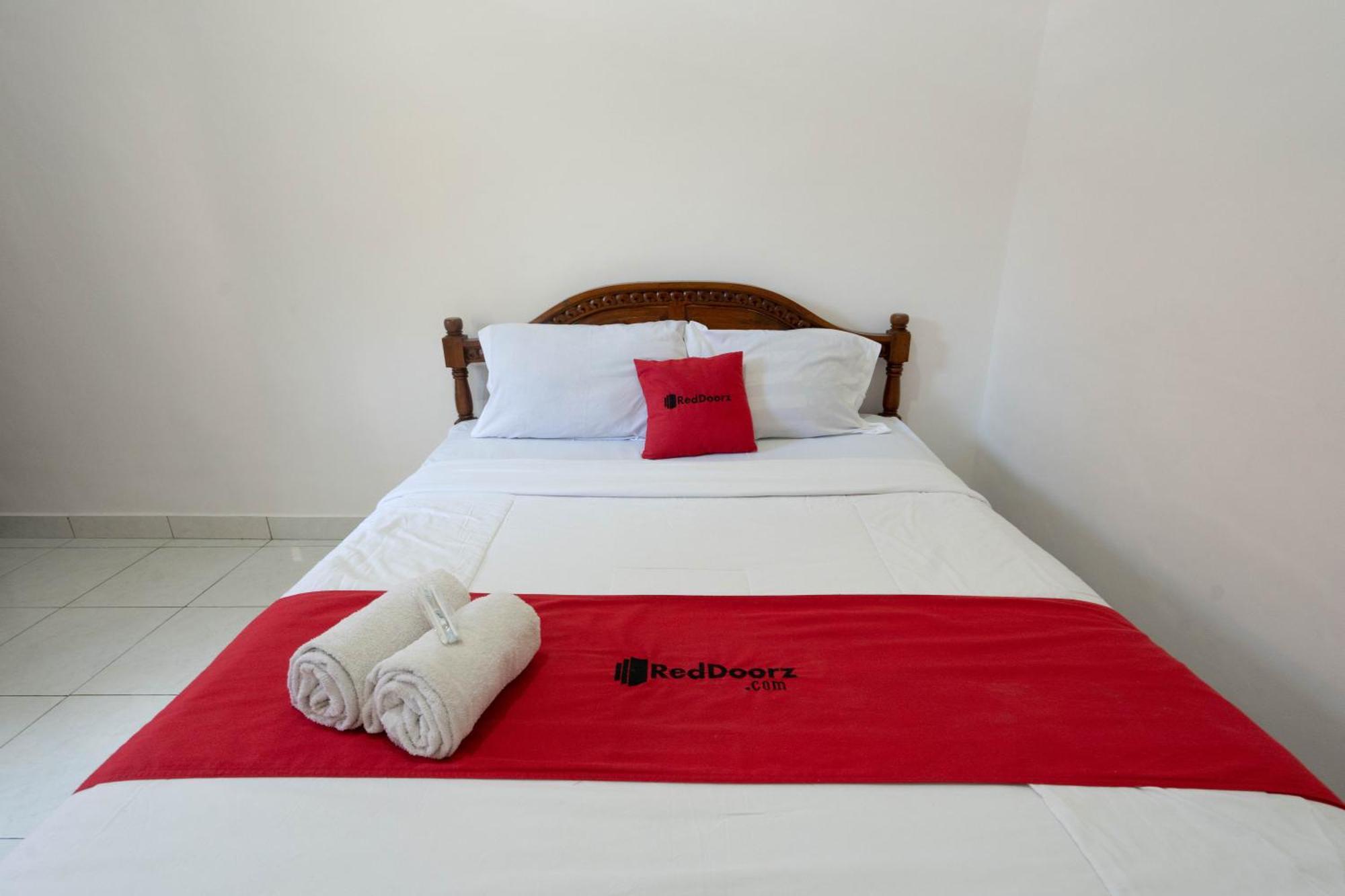 Hotel Reddoorz Near Buleleng Harbour 2 Singaraja Esterno foto