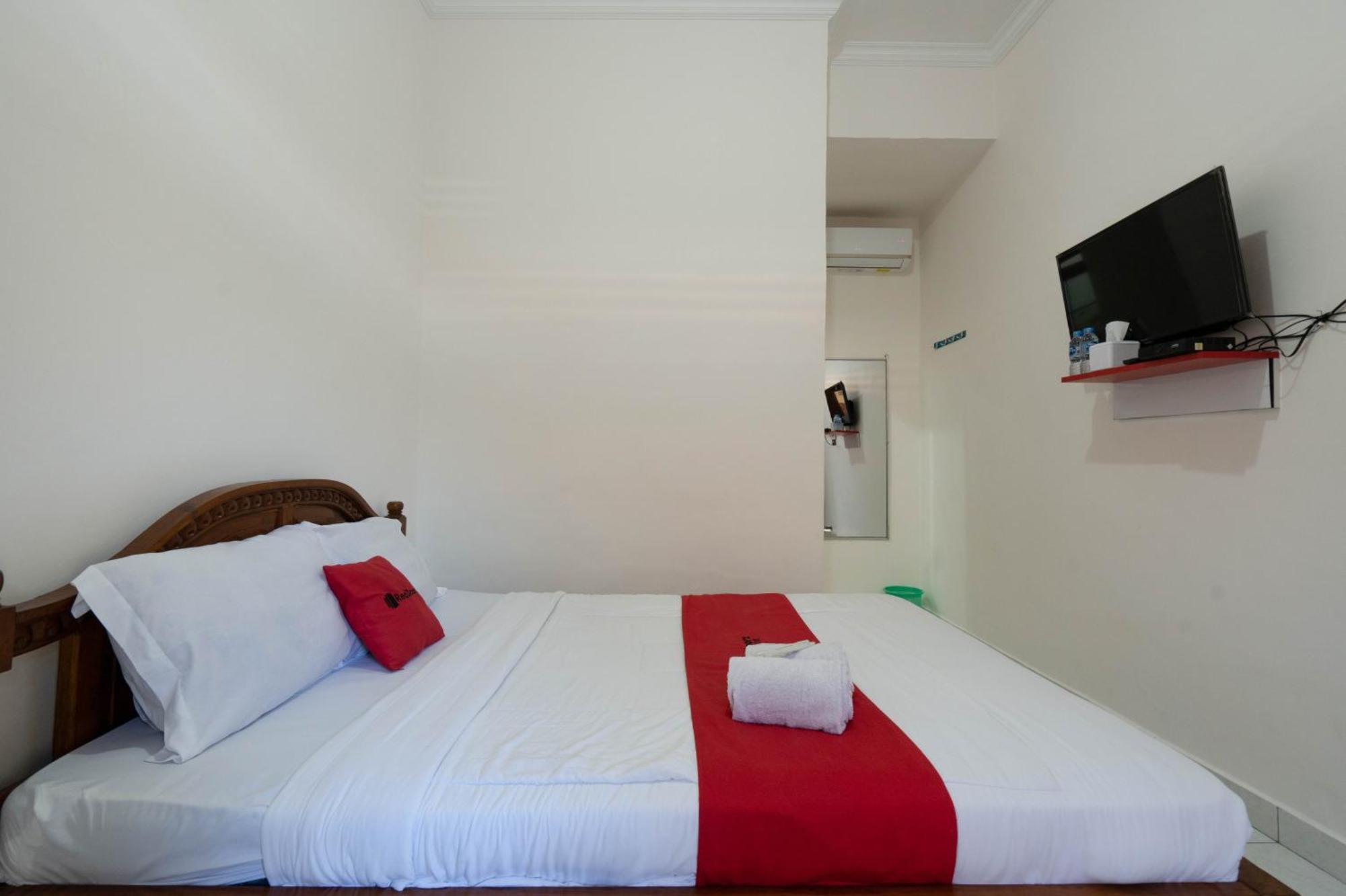 Hotel Reddoorz Near Buleleng Harbour 2 Singaraja Esterno foto