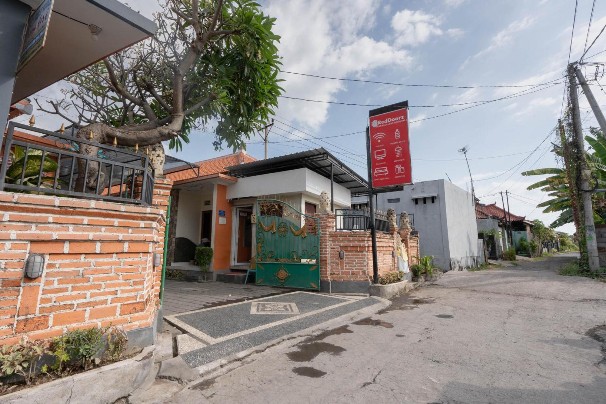 Hotel Reddoorz Near Buleleng Harbour 2 Singaraja Esterno foto