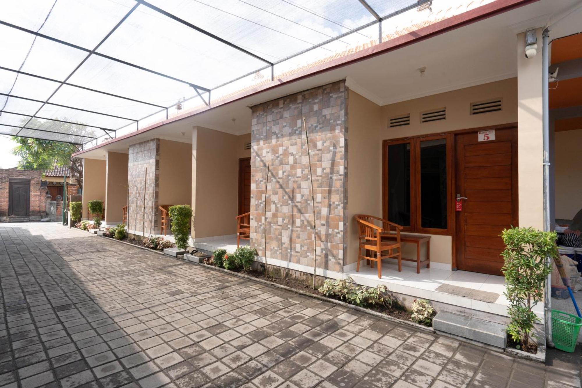 Hotel Reddoorz Near Buleleng Harbour 2 Singaraja Esterno foto